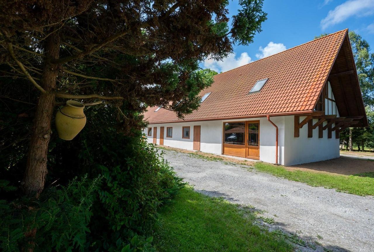 Apartamenty Stodola Jezierzany Extérieur photo